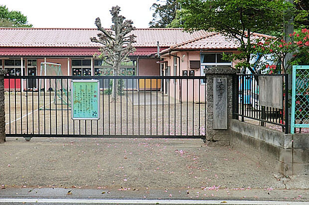 あづま幼稚園(210m)