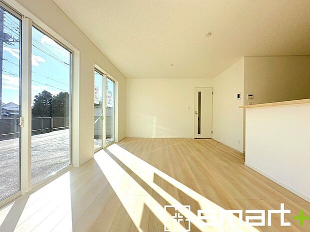 〜家具の配置がしやすい間取〜 ・ＬＤＫはリビングとダイニングの境目が分かりやすくなっており、家具の配置がしやすい造り。 ・どんなインテリアにするか考えるだけでも楽しくなりますね。 