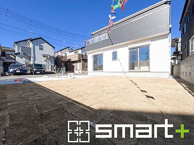 〜広々したお庭のある邸宅〜 ・余裕の敷地には広いお庭もご用意。 ・ガーデニングや安らぎの空間として、倉庫を置いたりと様々な活用が可能です。 ・人工芝の敷設などもお気軽にご相談くださいませ。 