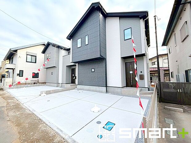 〜駐車場は2台分ご用意〜 ・駐車場は2台分ございますので、車通勤の方や複数台お持ちの方にもお勧めのお住まいです。 ・カーポートなどのオプションもお気軽にご相談くださいませ。 