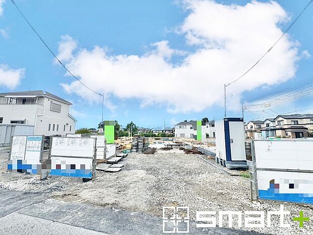 〜閑静な住宅街の立地〜 ・周辺は閑静な住宅街となっておりますので、静かな暮らしをご実現いただけます。 ・前面道路の交通量も多くないので、小さなお子様がいるご家庭でもご安心ですね。 