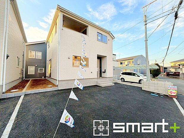 ~駐車場ももちろんございます~ ・駐車場もありますので、お車をご利用される方にもお勧めのお住まいです。 ・カーポートなどのオプションもお気軽にご相談くださいませ。