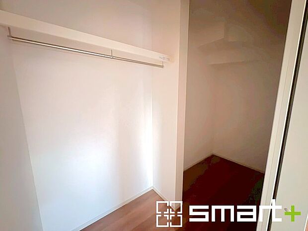 〜便利なファミリークローク〜 ・コートなど上着、ゴルフ・スキーなど趣味の用具、ブーツなどかさばる靴、などなどお好きなものを収納いただけるファミリークロークをご用意。ぜひご体感くださいませ。 