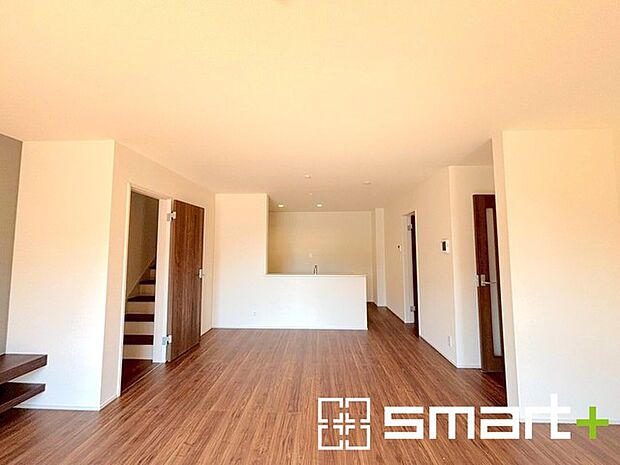 ~リビングイン階段~ ・ご家族のお出掛けや帰宅がわかるリビングイン階段。自然とコミュニケーションが増えますね。 ・扉付きなので冷暖房の効果には影響もなく快適にお過ごしいただけます。