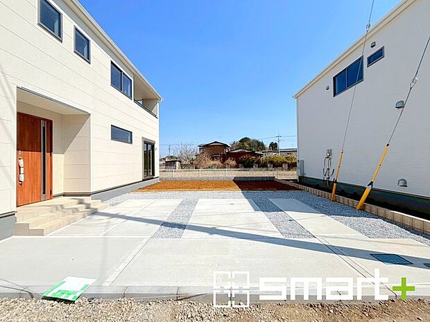 ~駐車場ももちろんございます~ ・駐車場もありますので、お車をご利用される方にもお勧めのお住まいです。 ・カーポートなどのオプションもお気軽にご相談くださいませ。