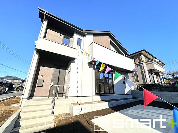 〜開放感ある角地のお住まい〜 ・2方向が空く事で開放感のある角地に位置しております。 ・窮屈な感じが無く、ゆったりと暮らせるこの魅力をぜひ現地でご体感くださいませ。 