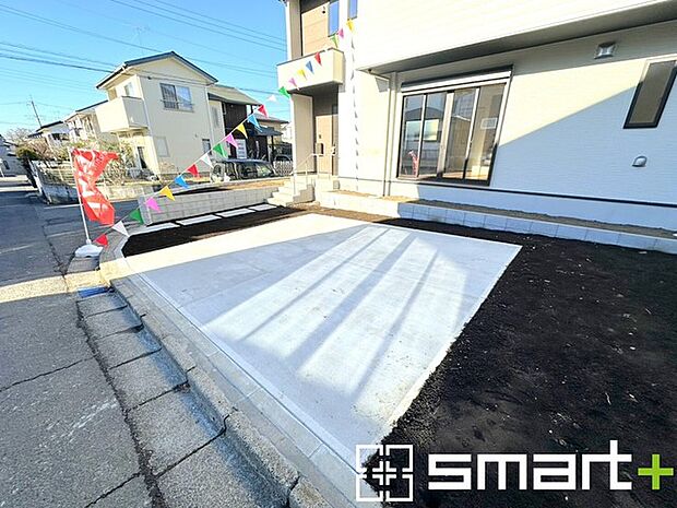 〜駐車場は2台分ご用意〜 ・駐車場は2台分ございますので、車通勤の方や複数台お持ちの方にもお勧めのお住まいです。 ・カーポートなどのオプションもお気軽にご相談くださいませ。 