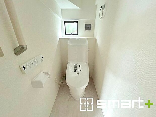 ~やはり便利なタンク式トイレ~ ・最近はタンクレストイレもございますが、タンク式の場合は停電時もお水を流すことが可能。 ・故障時なども比較的費用が安くなるなど、メリットが多くなります。