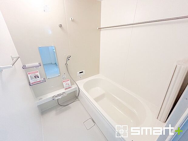 ~浴室乾燥機付きの浴室~ ・浴室には乾燥機が付いているので雨の日でも洗濯物を干すことが可能です。 ・水はけの良い床材など機能面も充実。マイクロバルなどオプションもご相談くださいませ。