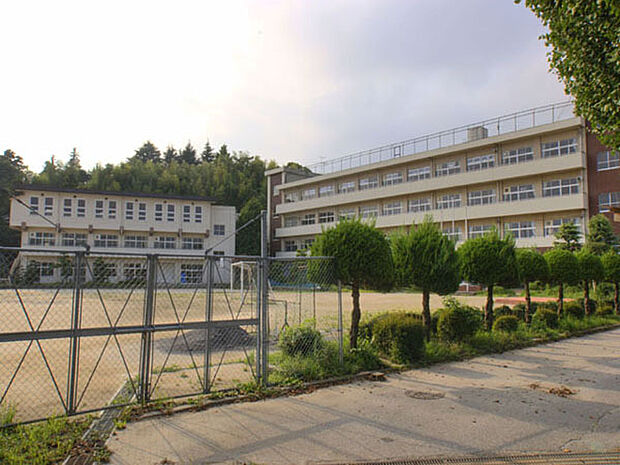 布佐中学校 (1100m)