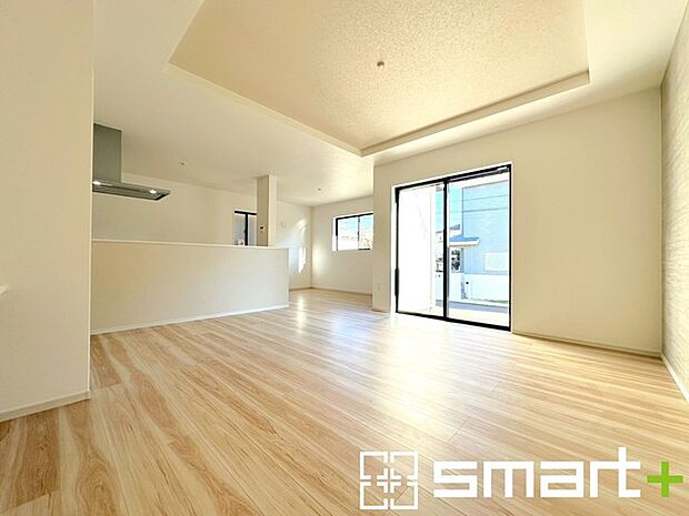 ~余裕の空間が広がるLDK~ ・20.5帖あるLDKはご家族団らんのお時間を余裕の広さで演出してくれます。 ・ご内覧の際は家具の配置などもイメージしながらご覧くださいませ。