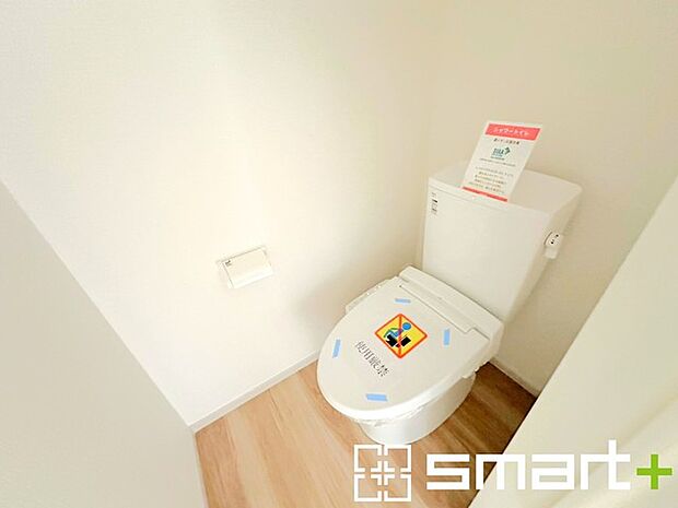 ~やはり便利なタンク式トイレ~ ・最近はタンクレストイレもございますが、タンク式の場合は停電時もお水を流すことが可能。 ・故障時なども比較的費用が安くなるなど、メリットが多くなります。