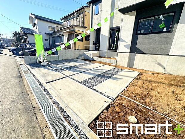 ~駐車場は2台分ご用意~ ・駐車場は2台分ございますので、車通勤の方や複数台お持ちの方にもお勧めのお住まいです。 ・カーポートなどのオプションもお気軽にご相談くださいませ。