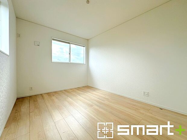 〜2面採光の明るいお部屋〜 ・洋室は2面採光とする事で穏やかな陽の入る明るい空間となっております。 ・くつろぎのプライベート時間を明るい空間で穏やかにお過ごしいただけます。 