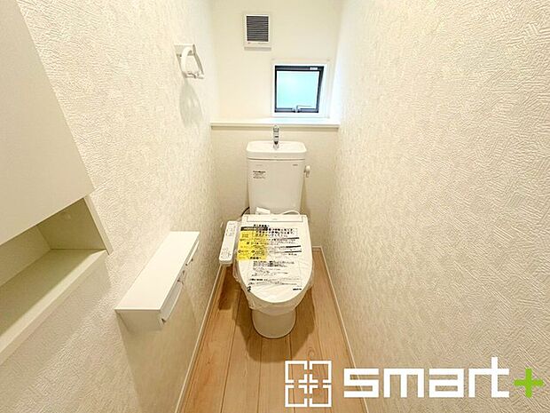 〜やはり便利なタンク式トイレ〜 ・最近はタンクレストイレもございますが、タンク式の場合は停電時もお水を流すことが可能。 ・故障時なども比較的費用が安くなるなど、メリットが多くなります。 