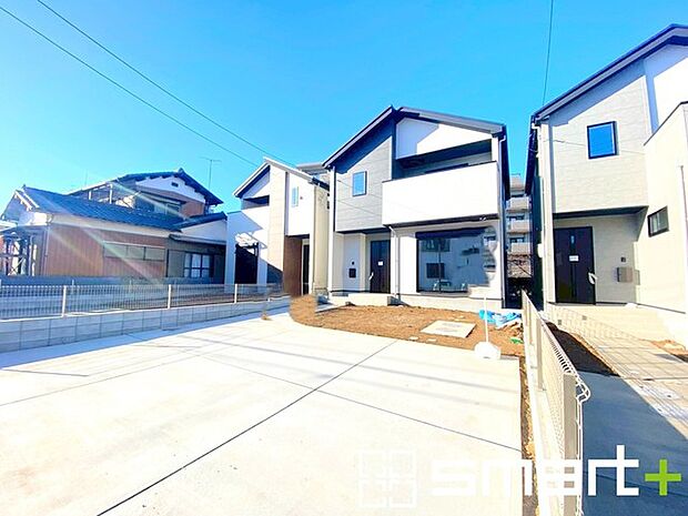 〜閑静な住宅街の立地〜 ・周辺は閑静な住宅街となっておりますので、静かな暮らしをご実現いただけます。 ・前面道路の交通量も多くないので、小さなお子様がいるご家庭でもご安心ですね。 