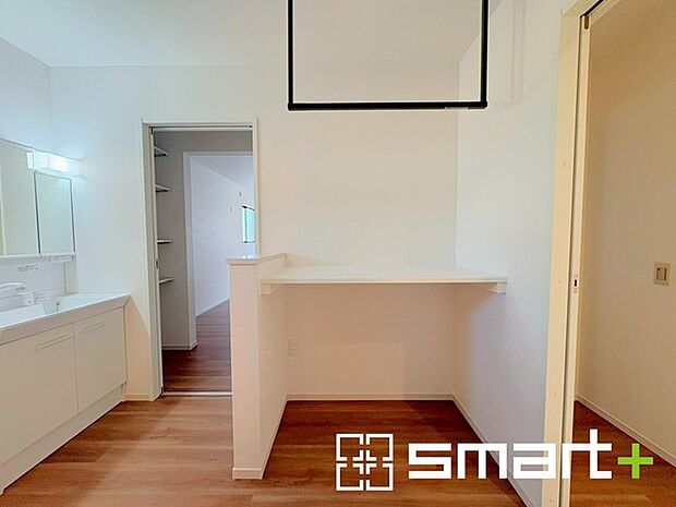 ~収納も充実の洗面所~ ・洗面所にはリネンスペースを設ける事でタオルや洗剤などの置場にも困りません。 ・意外とリネンスペースがある物件は少ないので、ぜひ現地でその魅力をご確認ください。