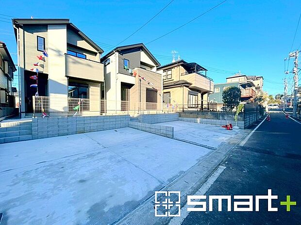 〜閑静な住宅街の立地〜 ・周辺は閑静な住宅街となっておりますので、静かな暮らしをご実現いただけます。 ・前面道路の交通量も多くないので、小さなお子様がいるご家庭でもご安心ですね。 