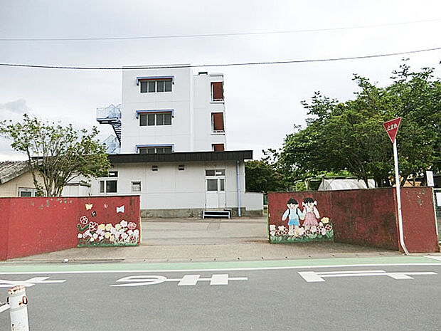 鰭ケ崎小学校 (850m)
