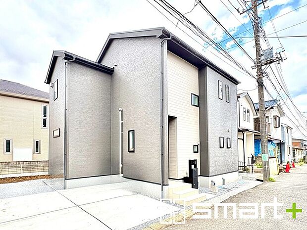 〜モダンな印象を与える外観〜 ・シックな色彩の2トーンカラーを採用する事でモダンでお洒落な印象の外観となっております。 ・毎日家に帰ってくることが誇らしくなる高級感のある仕様。 