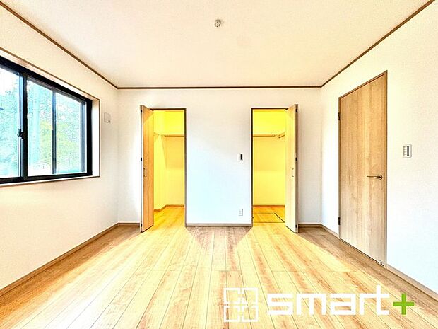 ~ウォークインクローゼットのあるお部屋~ ・人気のウォークインクローゼットをご用意。季節物や趣味の道具などもスッキリと収納が可能です。 ・最近流行りの収納術などもぜひご活用くださいませ。