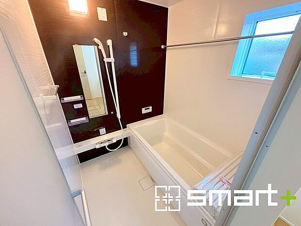 ~浴室乾燥機付きの浴室~ ・浴室には乾燥機が付いているので雨の日でも洗濯物を干すことが可能です。 ・水はけの良い床材など機能面も充実。マイクロバルなどオプションもご相談くださいませ。