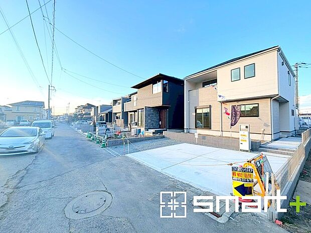 ~閑静な住宅街の立地~ ・周辺は閑静な住宅街となっておりますので、静かな暮らしをご実現いただけます。 ・前面道路の交通量も多くないので、小さなお子様がいるご家庭でもご安心ですね。