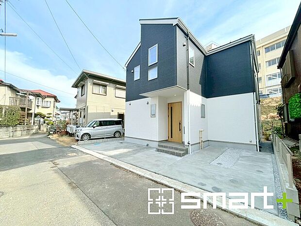 ~カースペース2台分~ ・セカンドカーや来客時にも困らないカースペース2台分。物置や駐輪スペースなどにも利用できますね。 ・カーポートなどのオプションもお気軽にご相談くださいませ。