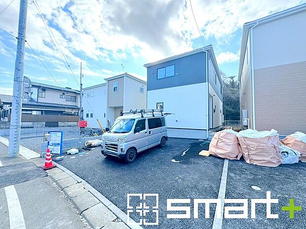 〜カースペース2台分〜 ・セカンドカーや来客時にも困らないカースペース2台分。物置や駐輪スペースなどにも利用できますね。 ・カーポートなどのオプションもお気軽にご相談くださいませ。