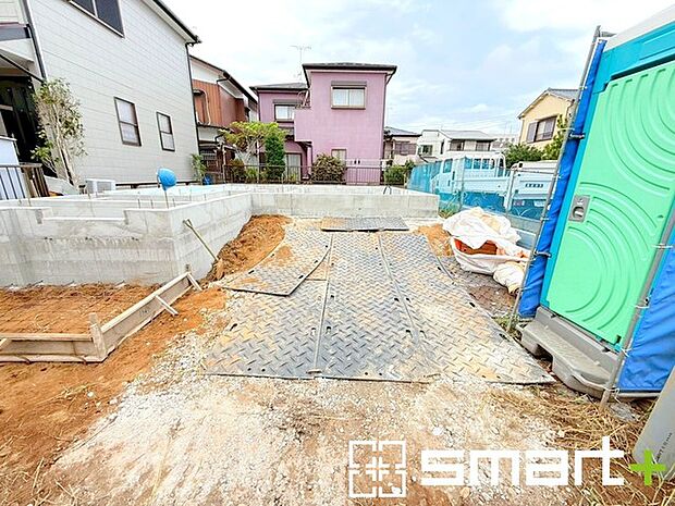 〜駐車場は2台分ご用意〜 ・駐車場は2台分ございますので、車通勤の方や複数台お持ちの方にもお勧めのお住まいです。 ・カーポートなどのオプションもお気軽にご相談くださいませ。 