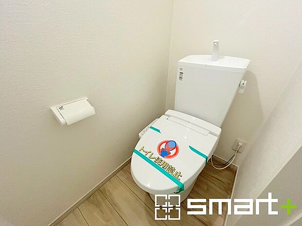 ~やはり便利なタンク式トイレ~ ・最近はタンクレストイレもございますが、タンク式の場合は停電時もお水を流すことが可能。 ・故障時なども比較的費用が安くなるなど、メリットが多くなります。