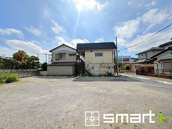 ～閑静な住宅街の立地～ ・周辺は閑静な住宅街となっておりますので、静かな暮らしをご実現いただけます。 ・前面道路の交通量も多くないので、小さなお子様がいるご家庭でもご安心ですね。
