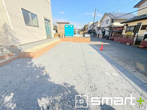 〜ゆとりあるカースペース〜 ・セカンドカーや来客時にも困らないカースペース4台分は並列駐車可能でお車の出し入れもラクラク。 ・カーポートなどのオプションもお気軽にご相談くださいませ。 