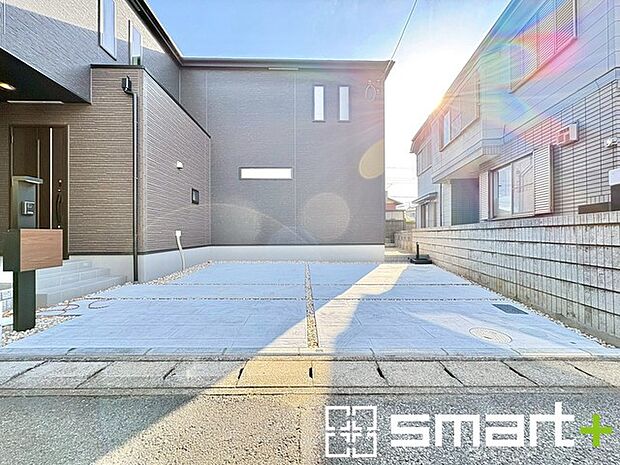 ~駐車場は2台分ご用意~ ・駐車場は2台分ございますので、車通勤の方や複数台お持ちの方にもお勧めのお住まいです。 ・カーポートなどのオプションもお気軽にご相談くださいませ。