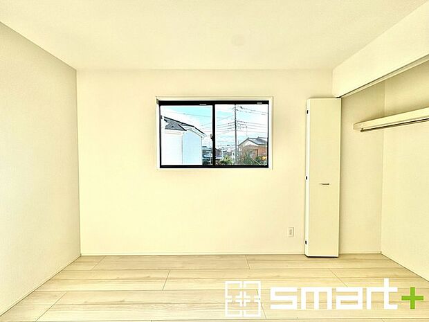 ~オプション施行もお任せください~ ・フローリングの変色など劣化を軽減し、水をこぼした場合などにも防いでくれるフロアコーテイングが人気となっております。 ・オプション施行もお任せください。