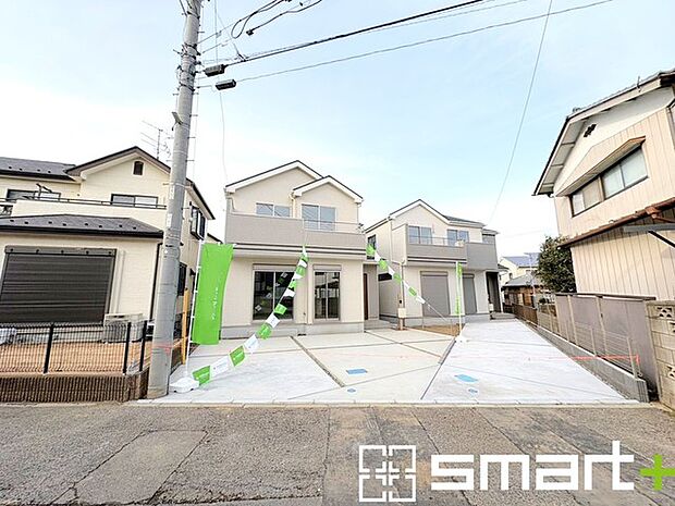 ~ゆとりあるカースペース~ ・セカンドカーや来客時にも困らないカースペース2台分。物置や駐輪スペースなどにも利用できますね。 ・カーポートなどのオプションもお気軽にご相談くださいませ。