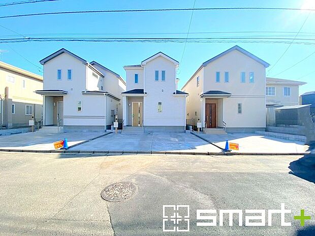 〜閑静な住宅街の立地〜 ・周辺は閑静な住宅街となっておりますので、静かな暮らしをご実現いただけます。 ・前面道路の交通量も多くないので、小さなお子様がいるご家庭でもご安心ですね。 