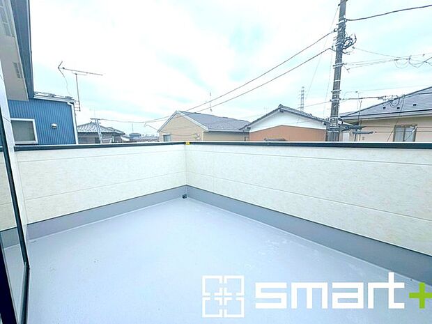 ~奥行きのあるバルコニーを採用~ ・お客様から意外にご要望が多い「バルコニーの奥行き」。 ・奥行きのあるバルコニーを採用しておりますので、洗濯物も干しやすい造りです。