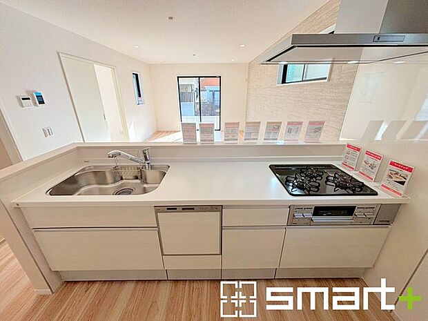 ~食器洗浄機を標準装備~ ・キッチンにはビルトインタイプの食器洗浄機を標準装備。 ・家事にかける時間を削減でき、「自分時間」を増やすことができる嬉しいアイテムです。