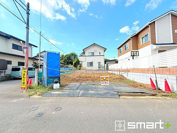〜開放感ある角地のお住まい〜 ・2方向が空く事で開放感のある角地に位置しております。 ・窮屈な感じが無く、ゆったりと暮らせるこの魅力をぜひ現地でご体感くださいませ。 