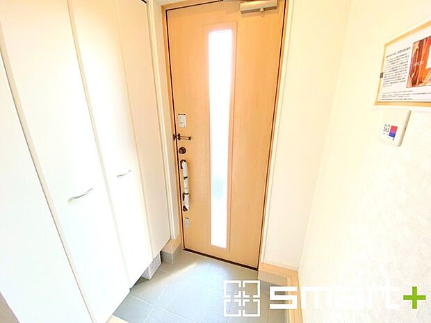 ~十分な容量のシューズボックス~ ・備え付けのシューズボックスは充分な容量を確保。 ・より大型のものへのご変更などご希望の方もお気軽にご相談くださいませ。