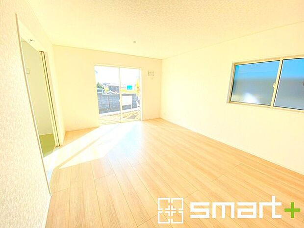 ~余裕の空間が広がるLDK~ ・16帖あるLDKはご家族団らんのお時間を余裕の広さで演出してくれます。 ・ご内覧の際は家具の配置などもイメージしながらご覧くださいませ。