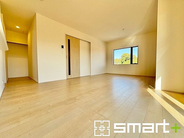 〜リビング収納のあるプラン〜 ・意外と少ないリビング収納をしっかりとご用意。 ・掃除機や買い溜めしたティッシュ、トイレットペーパーなど様々なものが収納可能です。 