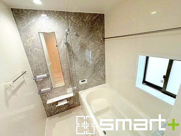 ~暖房乾燥機付きの浴室~ ・ヒートショック対策にもなる浴室暖房を標準装備。冬場でも暖かくしてからご入浴が可能です。 ・もちろん乾燥機も付いておりますので、雨の日でも洗濯物を干せますよ。