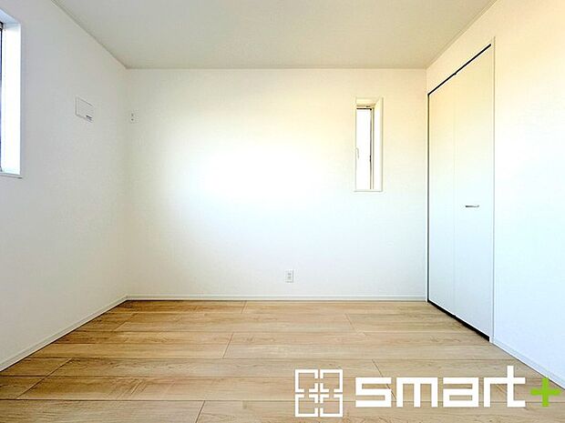 〜2面採光の明るいお部屋〜 ・洋室は2面採光とする事で穏やかな陽の入る明るい空間となっております。 ・くつろぎのプライベート時間を明るい空間で穏やかにお過ごしいただけます。 