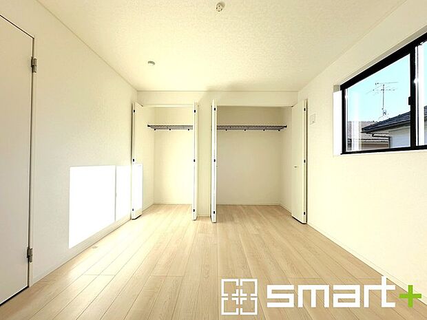 〜2面採光の明るいお部屋〜 ・洋室は2面採光とする事で穏やかな陽の入る明るい空間となっております。 ・くつろぎのプライベート時間を明るい空間で穏やかにお過ごしいただけます。 