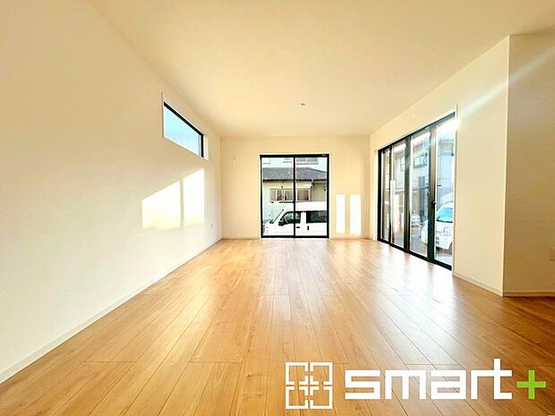 ~余裕の空間が広がるLDK~ ・23帖あるLDKはご家族団らんのお時間を余裕の広さで演出してくれます。 ・ご内覧の際は家具の配置などもイメージしながらご覧くださいませ。