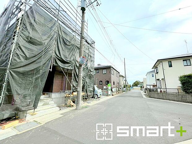 〜閑静な住宅街の立地〜 ・周辺は閑静な住宅街となっておりますので、静かな暮らしをご実現いただけます。 ・前面道路の交通量も多くないので、小さなお子様がいるご家庭でもご安心ですね。
