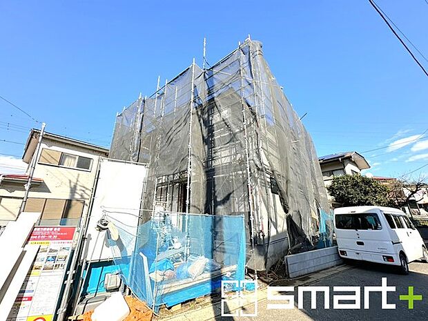 〜ベタ基礎でしっかりとした土台〜 ・コンクリートの中に鉄筋を配し強度を高めた「ベタ基礎」を採用。 ・しっかりとした土台を造ったうえで、その上に建物が築造されていきます。