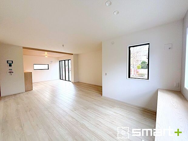 ~リビング収納のあるプラン~ ・意外と少ないリビング収納をしっかりとご用意。 ・掃除機や買い溜めしたティッシュ、トイレットペーパーなど様々なものが収納可能です。